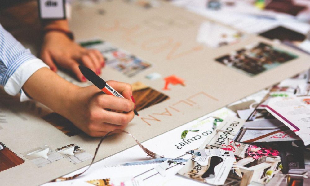 ILUSTRASI: 3 Cara Meningkatkan kepercayaan costumer (pexels.com/kaboompics.com)