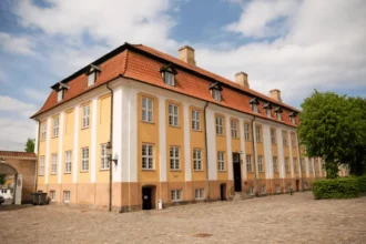 IDN BOARDING SCHOOL: MEMBANGUN BELASAN PESANTREN DALAM SETAHUN DENGAN MODAL FACEBOOK