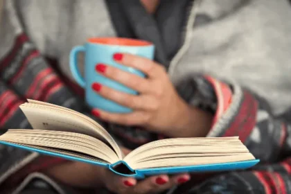 6 Tips Membangun Kebiasaan Membaca, Salah Satunya Ialah Senantiasa Membawa Buku Fisik
