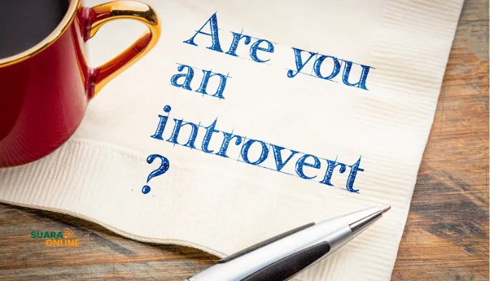 Tak Selalu Orang Pemalu! Berikut 6 Ciri Kepribadian Introvert yang Tertutup