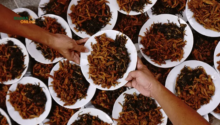 Kolak Ayam Khas Desa Gumeno Gresik: Warisan Kuliner Unik yang Hanya Ada Saat Ramadhan