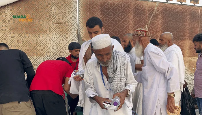 Sedekah Nasi Baitullah: Yayasan Alfatihah Salurkan 8.600 Box Nasi, Bentuk Aksi Peduli Sesama di Tanah Suci 