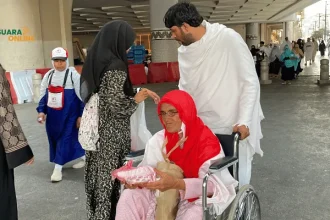 Sedekah Iftar Baitullah: Aksi Berbagi 415 Paket Iftar Oleh Yayasan Alfatihah Pada April 2025