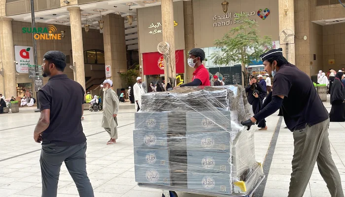 Distribusi Sedekah Nasi Baitullah 2.400 Box Nasi Untuk Para Tamu Allah di Baitullah 1