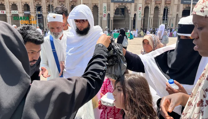 Distribusi Sedekah Nasi Baitullah: 2.400 Box Nasi Untuk Para Tamu Allah di Baitullah