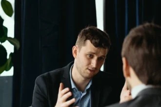 Sering Berbicara Sendiri? Ternyata Ini Manfaatnya