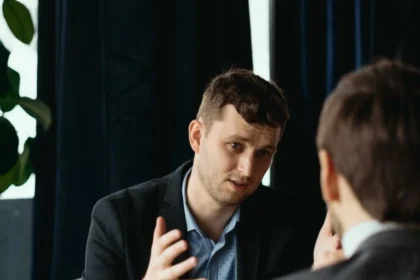 Sering Berbicara Sendiri? Ternyata Ini Manfaatnya