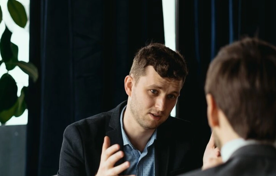 Sering Berbicara Sendiri? Ternyata Ini Manfaatnya Sering Berbicara Sendiri? Ternyata Ini Manfaatnya