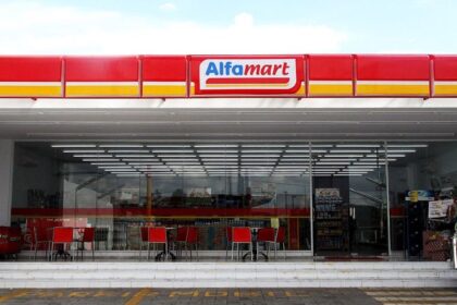 Bukan Sekadar Tempat Singgah, Alfamart Jadi Pelarian Ternyaman Saat Putus Cinta