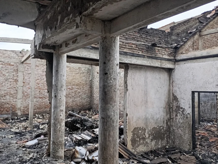 Dipicu Cekcok Keluarga Berujung Pembakaran Gudang Sofa: Kerusakan Capai 90 Persen