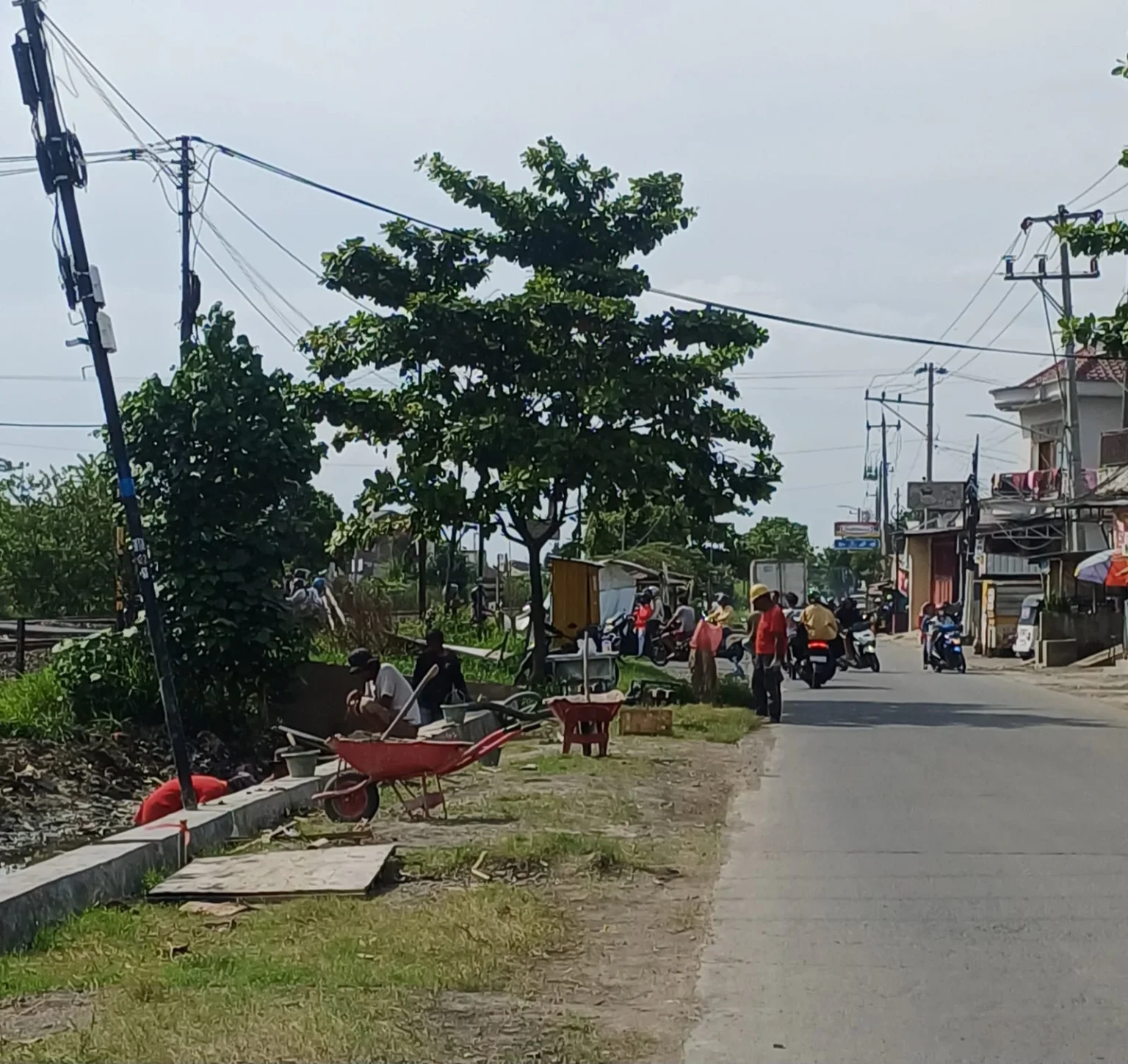 Upaya Antisipasi Banjir: Pembuatan Bendungan di Jalan Muktiharjo Raya