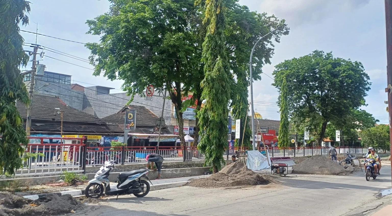 Berpotensi Timbulkan Kemacetan: Perbaikan Jalan di Tlogosari Raya II