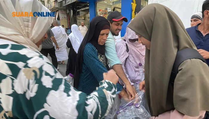 Tebar Ribuan Manfaat! Aksi Nyata Berbagi 1.200 Sedekah Air Baitullah Selama Bulan Oktober 2025