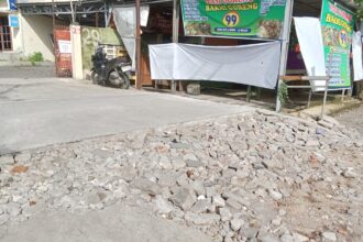 Akibat Banjir Rusak Jalan Menuju Rental Motor di Muktiharjo Bangetayu Kulon Genuk Semarang