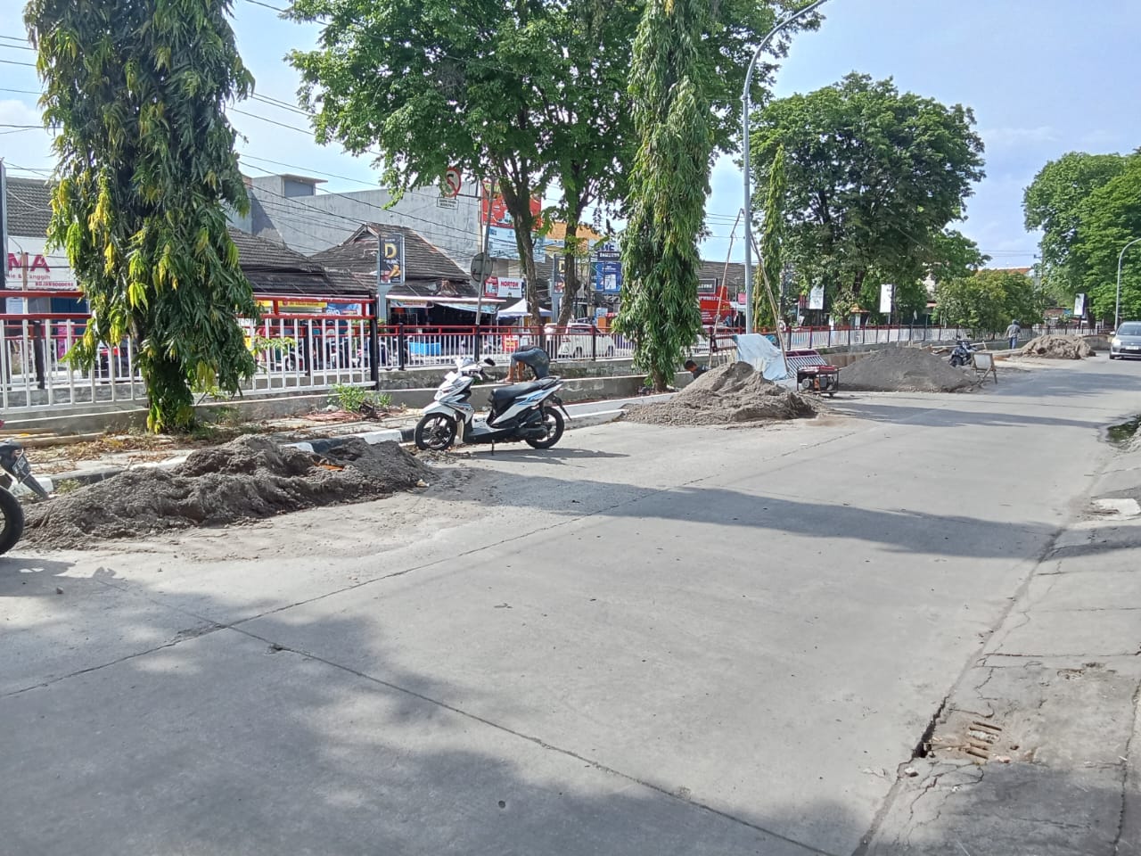 Jelang Musim Hujan, Perbaikan Trotoar Amblas di Tlogosari 2 Dikebut untuk Cegah Kerusakan Tambahan