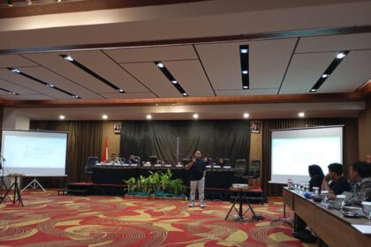 Tekankan Pentingnya Wibawa dan Body Language Saat Bertemu Pihak Berpangkat Tinggi