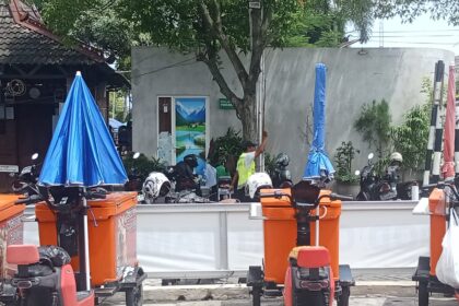 Alami Shock Culture: Hampir Setiap Toko di Tlogosari Ada Tukang Parkir