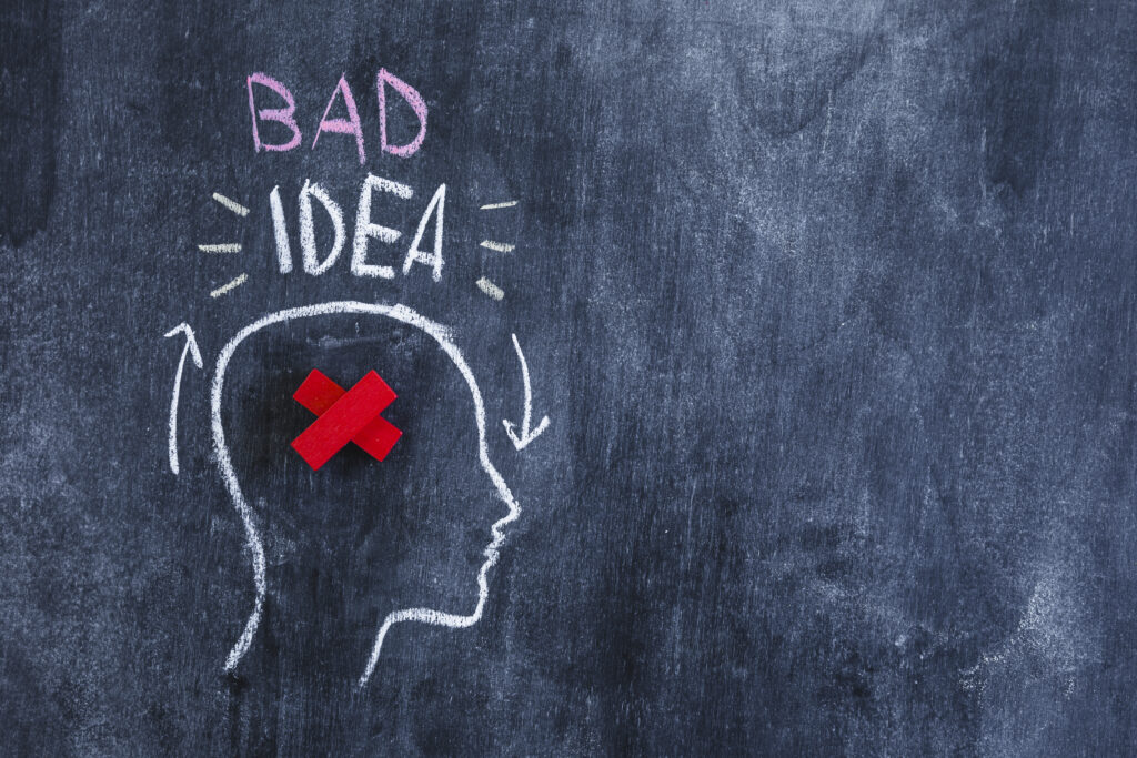 Mental Block: Apa Penyebabnya dan Cara Mengatasinya bad idea text head with red crossed head drawn chalkboard