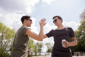 Sering Curhat Ke Temen? 3 Tips Memilih Teman Untuk Curhat