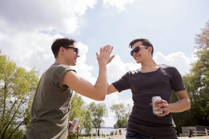 Sering Curhat Ke Temen? 3 Tips Memilih Teman Untuk Curhat