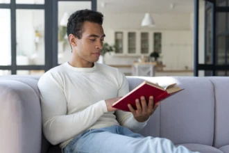 3 Manfaat Membaca Buku Fiksi yang Jarang Orang Ketahui