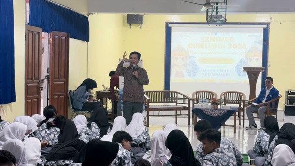 Ancaman Deepfake Jadi Sorotan Utama dalam Seminar Literasi Digital COMLIDIA 2025 di Udinus