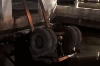 Truk Forklift Terjun ke Kali di Genuksari Semarang, Tidak Ada Korban Jiwa