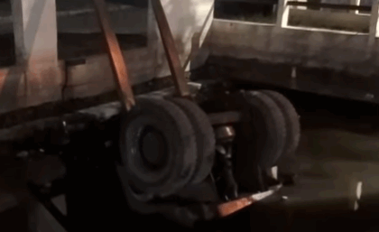 Truk Forklift Terjun ke Kali di Genuksari Semarang, Tidak Ada Korban Jiwa