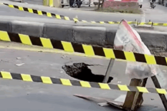 Jalan Pantura Mangkang Semarang Ambles, Lubang Besar Picu Kekhawatiran Pengguna Jalan