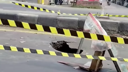 Jalan Pantura Mangkang Semarang Ambles, Lubang Besar Picu Kekhawatiran Pengguna Jalan