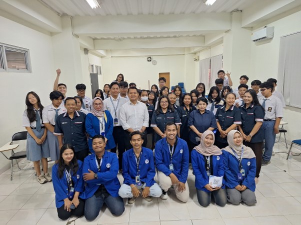 Mahasiswa Ilmu Komunikasi Udinus Selenggarakan Kampanye Literasi Digital POST R.I.S.E. di SMK Kristen Terang Bangsa