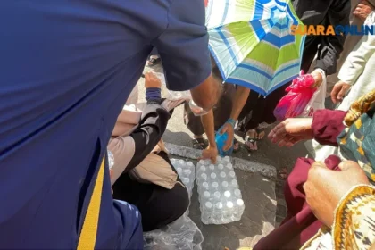 Yayasan Alfatihah Bagikan 1.200 Minuman untuk Jamaah Umrah dan Pekerja Proyek di Mekah