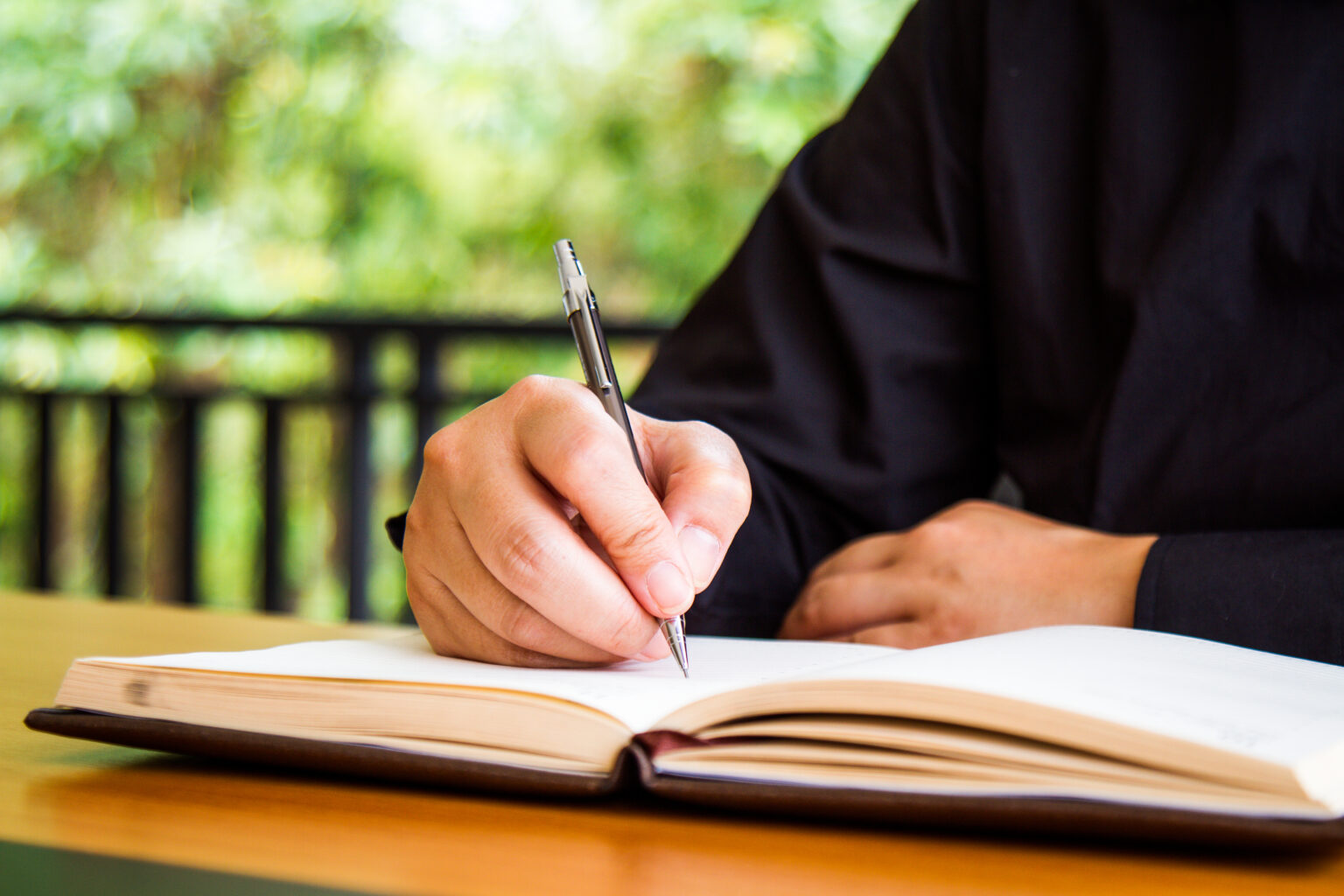 Benarkan Penulis Artikel: Benarkah Pendengar yang Baik?