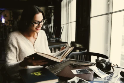 Konflik Batin yang Selalu Dialami Penulis Novel: Benarkah Dapat Menghambat Proses Menulis?