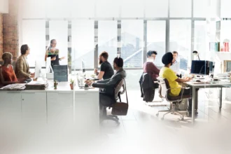 Bahaya Budaya Senioritas di Tempat Kerja: Benarkah Dapat Menghambat Proses Berkembang?