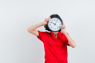 Mengelola Waktu dengan Prinsip “Less But Better” agar Hidup Lebih Fokus dan Bermakna