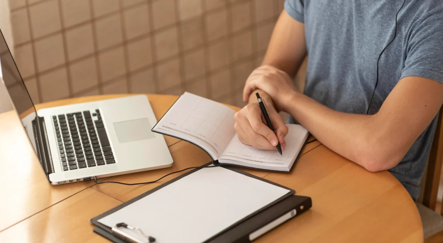 Kenapa Penulis Novel Butuh Rutinitas Menulis?