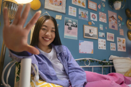 Self-Reinvention di Usia 20–30an: Cara Mengubah Diri Tanpa Kehilangan Jati Diri