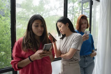 3 Bahaya Oversharing di Media Sosial: Batas Privasi Sebelum Terlambat!