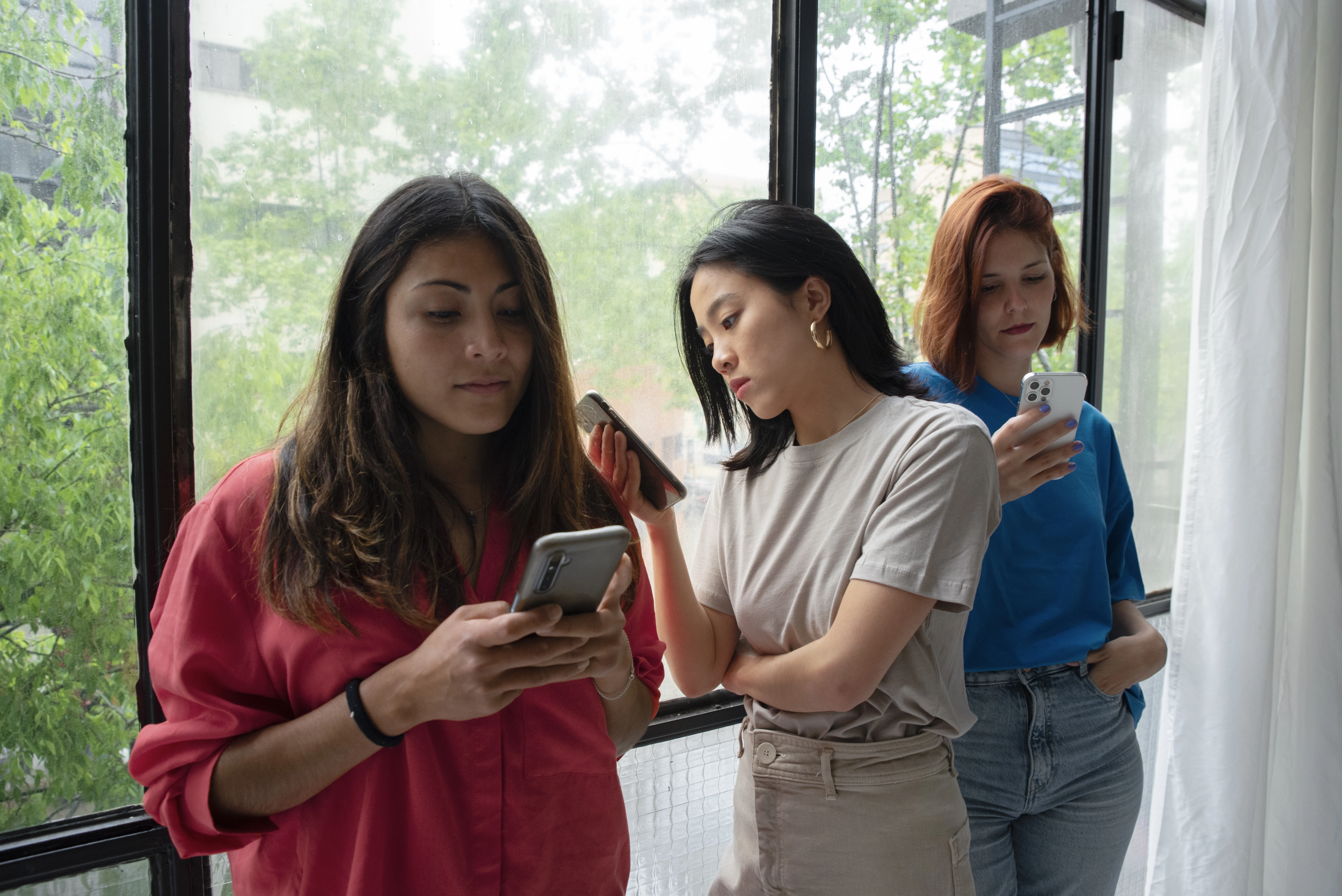 3 Bahaya Oversharing di Media Sosial: Batas Privasi Sebelum Terlambat!