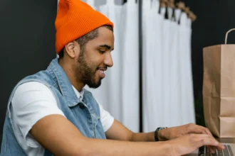 Tantangan Penulis Artikel Online: Benarkah Penulis Artikel Wajib Update Tren Setiap Hari?