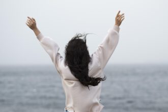 Berdamai dengan Versi Diri yang Belum Berhasil agar Tetap Tumbuh Tanpa Menyalahkan Diri