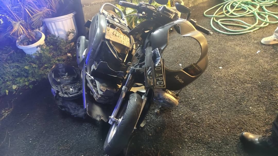 Kecelakaan Adu Banteng Motor dan Mobil Pick-up Terjadi di Depan Hotel Loren Kopeng