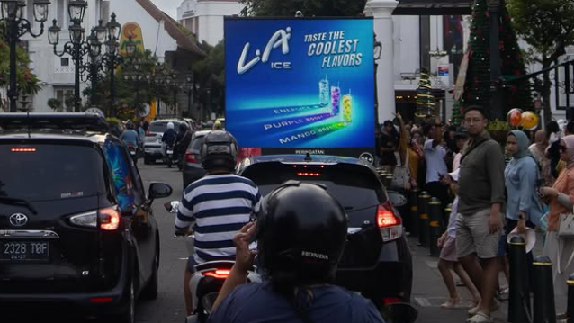 Malam Tahun Baru 2026, Simpang Lima Semarang Dipadati Warga dan Kendaraan dari Berbagai Daerah