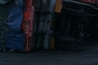 Jalan Rusak di Kawasan Industri Terboyo Ancam Keselamatan Pekerja, Truk Terguling Jadi Alarm Bahaya