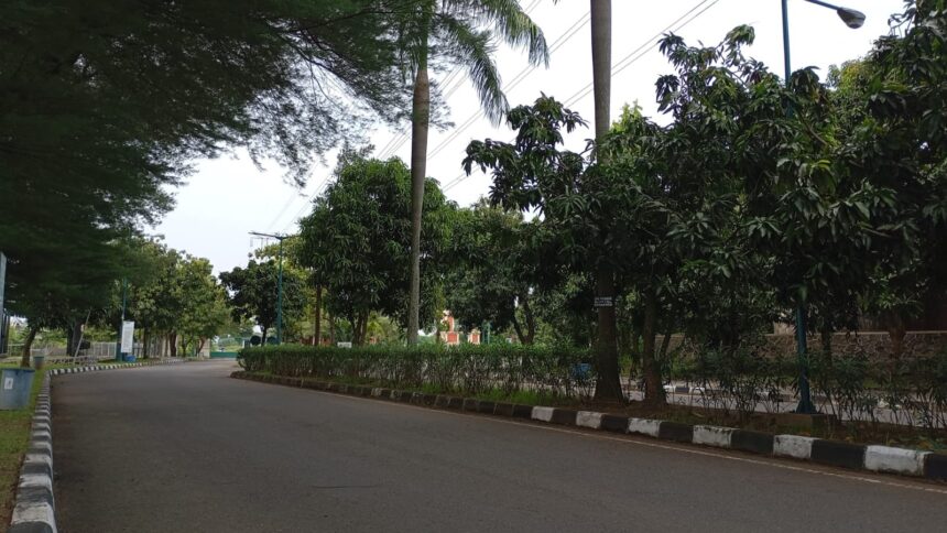 Area Masjid Agung Jawa Tengah Dimanfaatkan Warga untuk Jogging dan Aktivitas Olahraga
