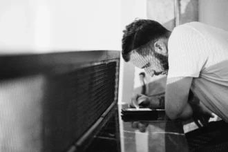 Penyebab Quarter Life Crisis pada Anak Muda