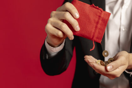 Gaji Segitu-Gitu Aja? Ini Cara Karyawan Tetap Bisa Punya Tabungan Emas