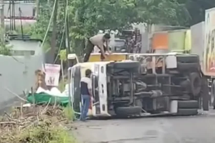 Truk Mogok di Tanjakan Tambak Aji Picu Kemacetan Panjang