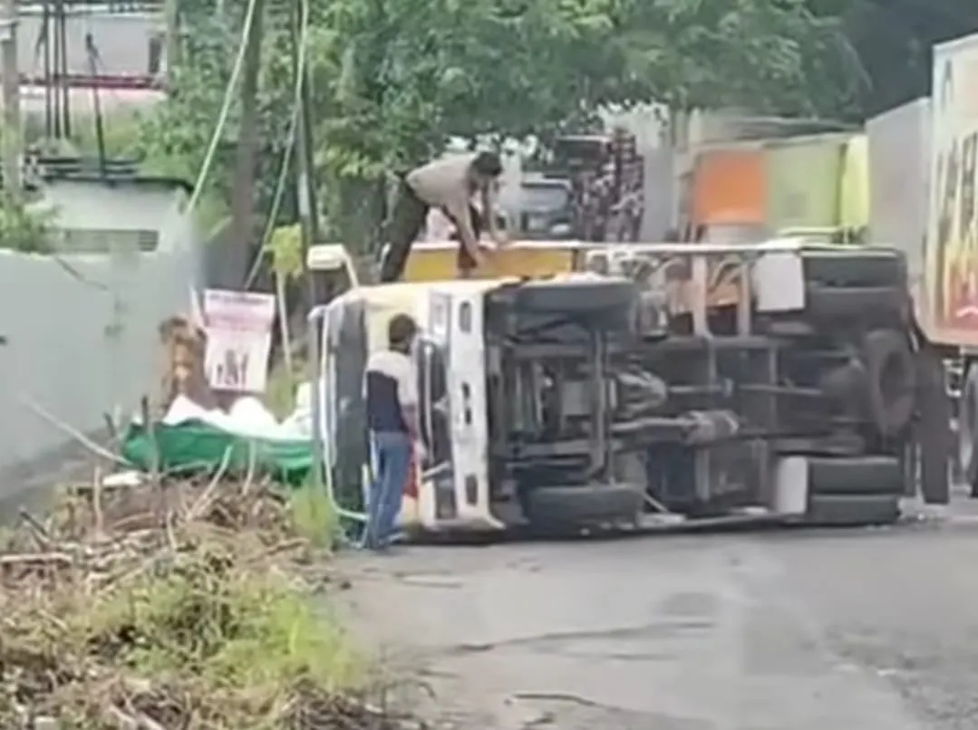 Truk Mogok di Tanjakan Tambak Aji Picu Kemacetan Panjang